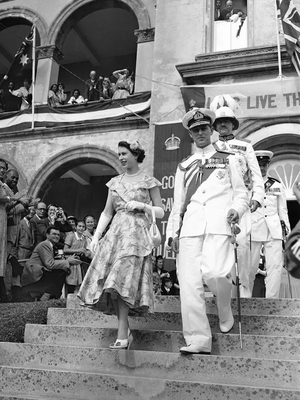 Karalienė ir jos vyras Filipas Bermuduose. Nuotrauka padaryta 1956 metų lapkričio 25 dieną. Karalienė ir jos vyras Filipas Bermuduose. Nuotrauka padaryta 1956 metų lapkričio 25 dieną. - Sputnik Lietuva