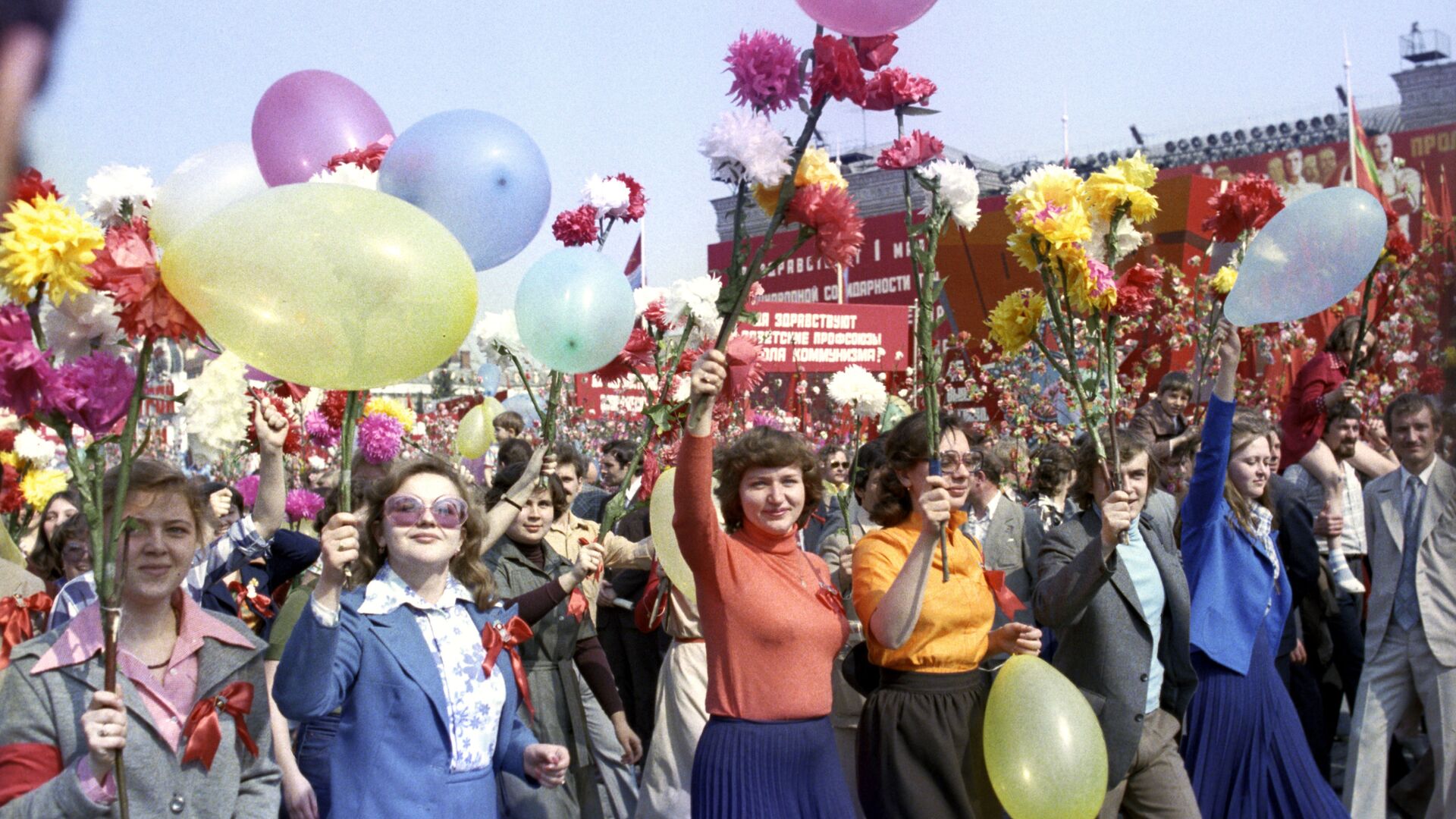 Первомайская демонстрация трудящихся на Красной площади, 1980 год - Sputnik Lietuva, 1920, 09.12.2021