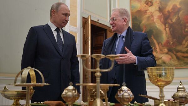 Vladimiras Putinas dovanojo Ermitažui lobius, kurie priklausė Romanovų namams - Sputnik Lietuva