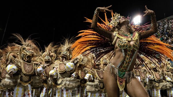 Представители школы самбы Unidos da Tijuca на карнавале в Рио-де-Жанейро, Бразилия - Sputnik Lietuva