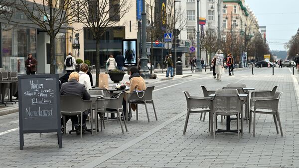 Уличное кафе на проспекте Гедиминаса в Вильнюсе весной - Sputnik Lietuva