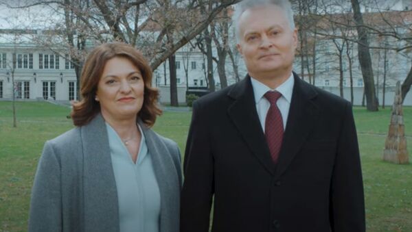 Президент Литвы и первая леди поздравили жителей с Днем матери - Sputnik Литва