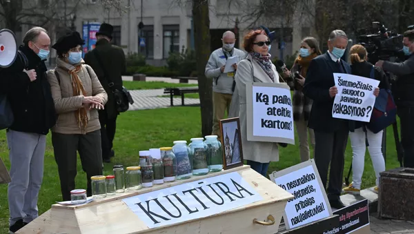 Акция протеста в Вильнюсе против инициативы распродать государственную собственность - Sputnik Lietuva