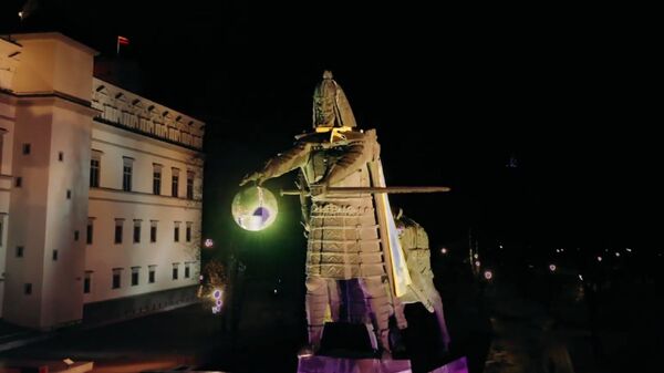 The Roop станцевали перед памятником великому князю Гедиминасу в Вильнюсе - Sputnik Литва