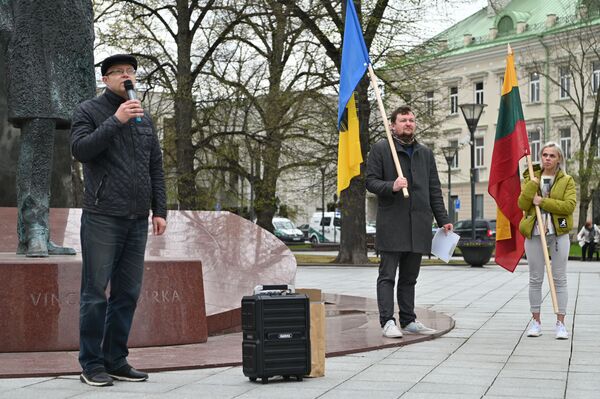 Акция протеста прошла на площади Винцаса Кудирки, перед зданием литовского правительства. - Sputnik Литва