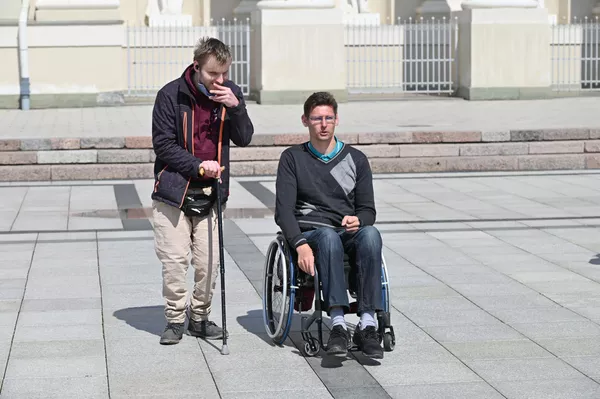 Taigi, pasak auditorijos, Vilniuje organizuojami specialūs maršrutai ir takai neįgaliųjų vežimėliams, kuriami specialūs įėjimai į maisto prekių parduotuves, gerinamos neįgaliųjų automobilių stovėjimo aikštelės. - Sputnik Lietuva