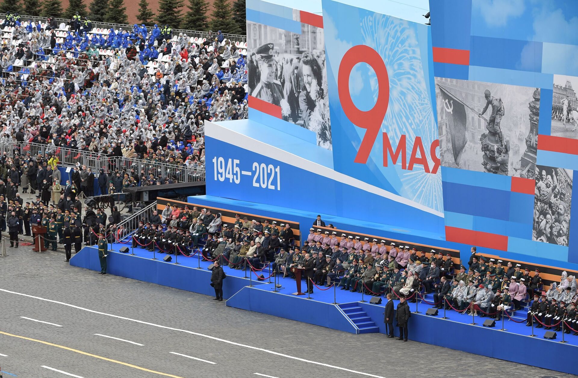 Президент России Владимир Путин на военном параде в честь 76-й годовщины Победы в ВОВ - Sputnik Lietuva, 1920, 12.05.2021