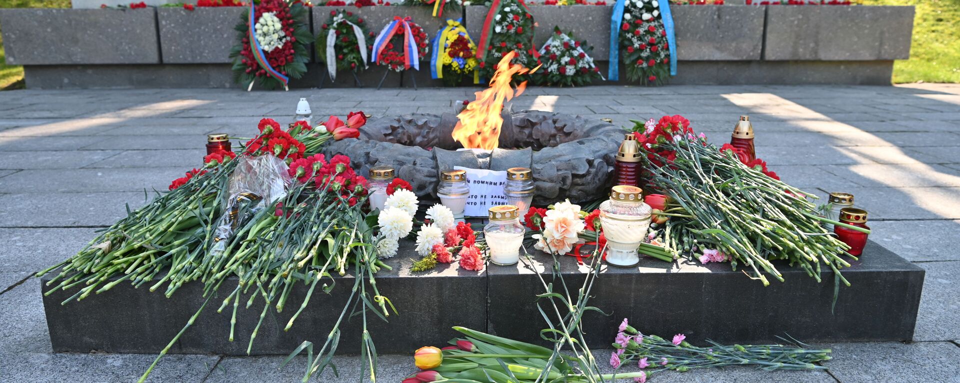 На Анткальнисском кладбище в Вильнюсе почтили память павших в Великой Отечественной войне - Sputnik Lietuva, 1920, 09.05.2021