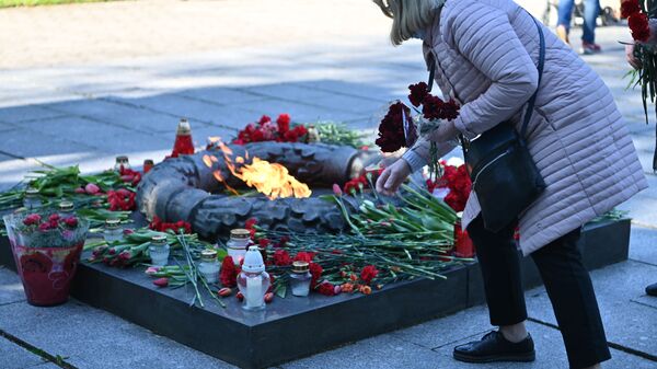 На Анткальнисском кладбище в Вильнюсе почтили память павших в Великой Отечественной войне - Sputnik Литва