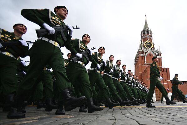 Maskvoje, Raudonojoje aikštėje, buvo surengtas karinis paradas, skirtas 76-osioms Didžiosios pergalės metinėms paminėti. - Sputnik Lietuva