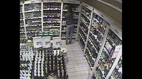 В Литве кража виски в магазинах Maxima попала на видео - Sputnik Lietuva