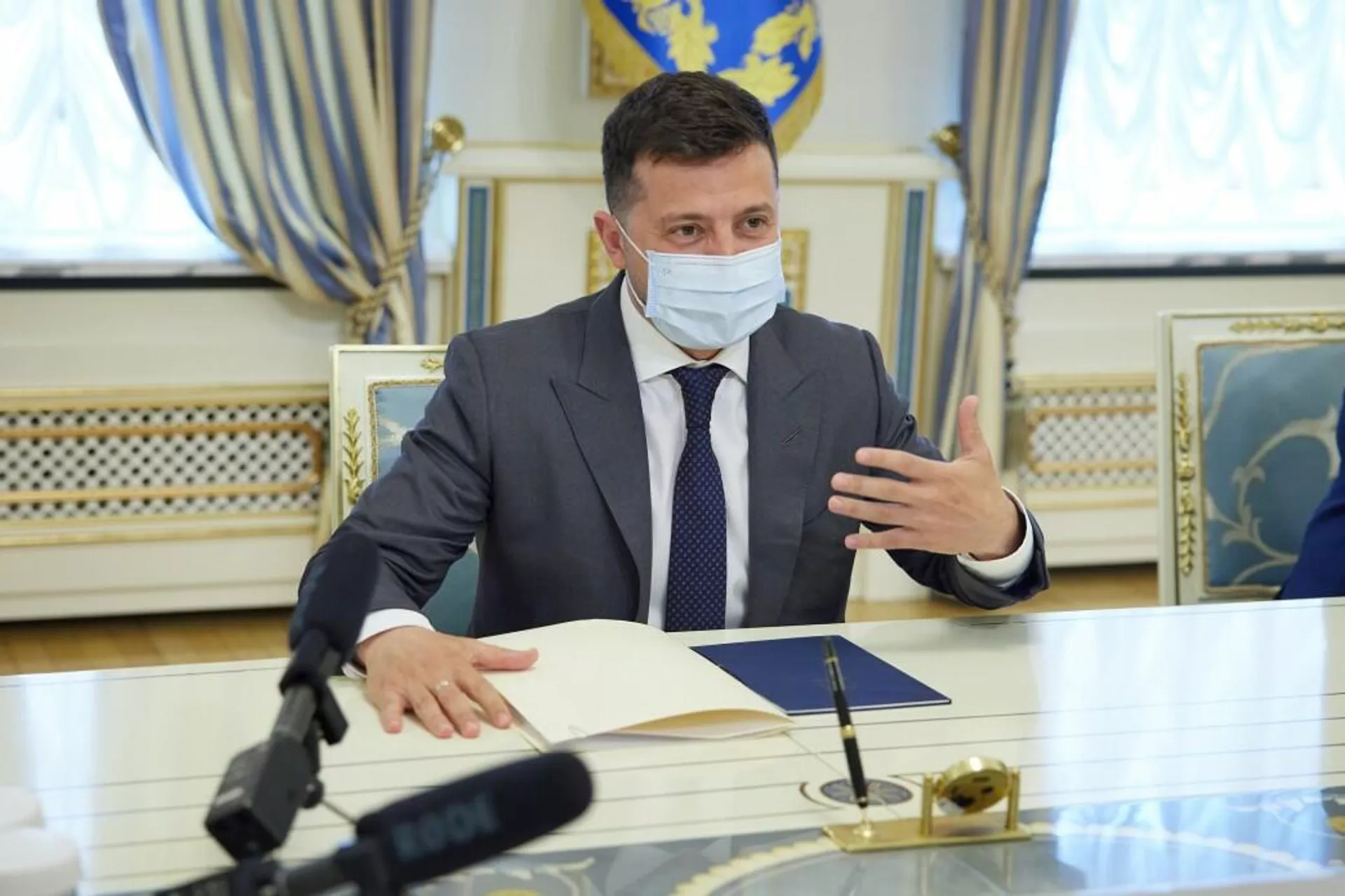 Президент Украины Владимир Зеленский на встрече со спикером Сейма Литвы Викторией Чмилите-Нильсен Президент Украины Владимир Зеленский на встрече со спикером Сейма Литвы Викторией Чмилите-Нильсен - Sputnik Lietuva, 1920, 12.05.2021