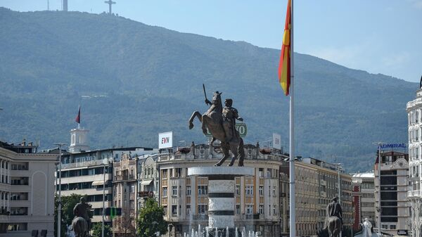 Площадь Македония в городе Скопье, архивное фото - Sputnik Литва