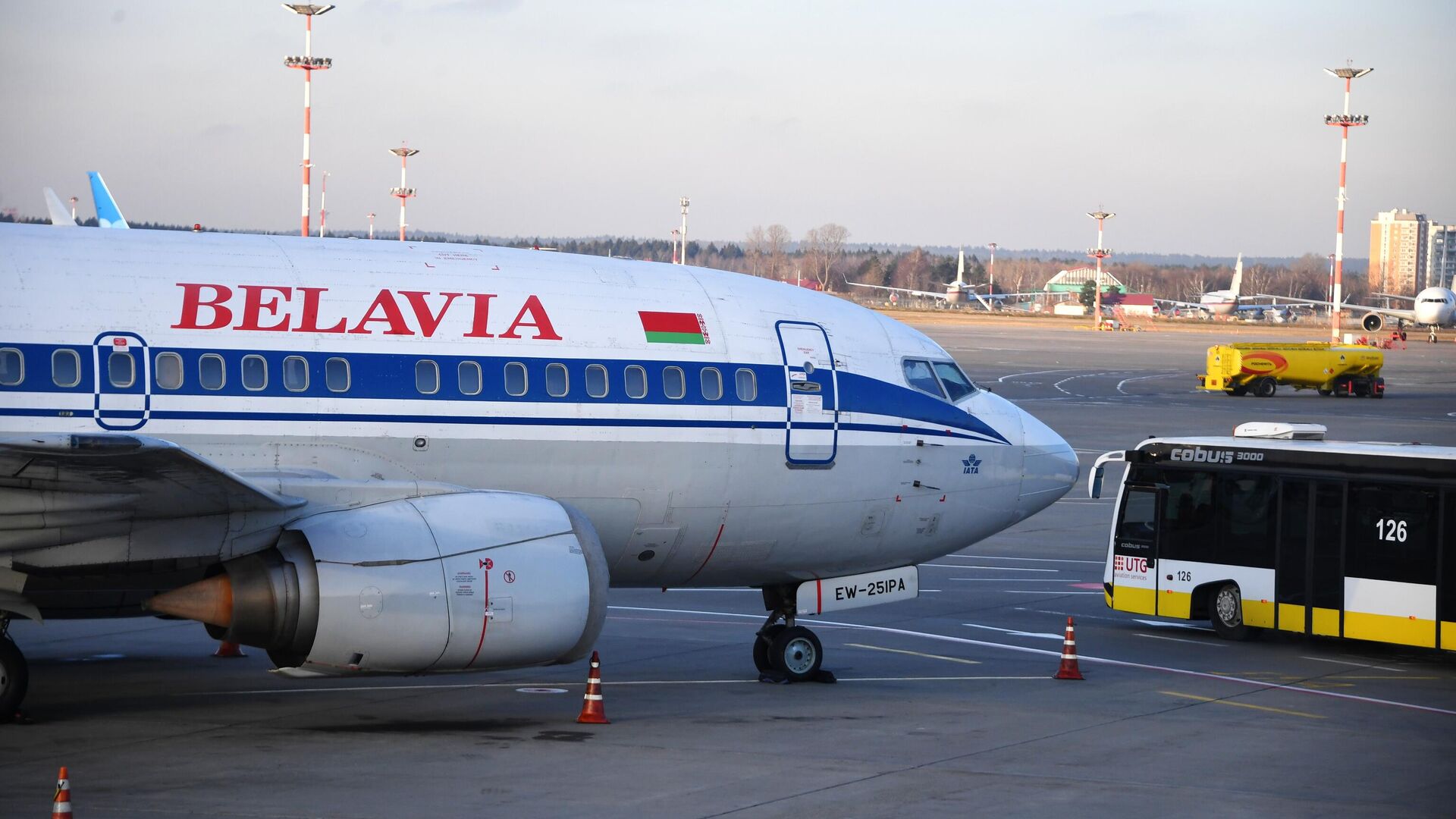 Самолет Boeing 737-500 авиакомпании Белавиа в международном аэропорту Внуково - Sputnik Lietuva, 1920, 21.10.2021