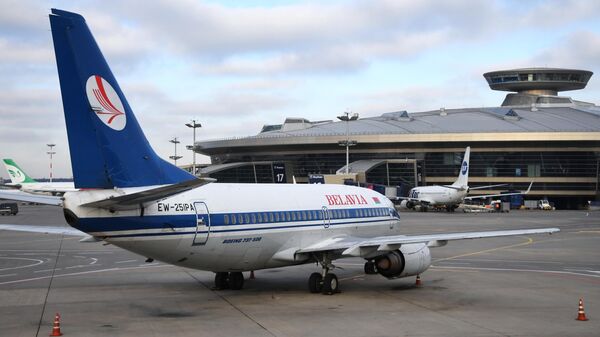 Самолет Boeing 737-500 авиакомпании Белавиа в аэропорту Внуково, архивное фото - Sputnik Литва