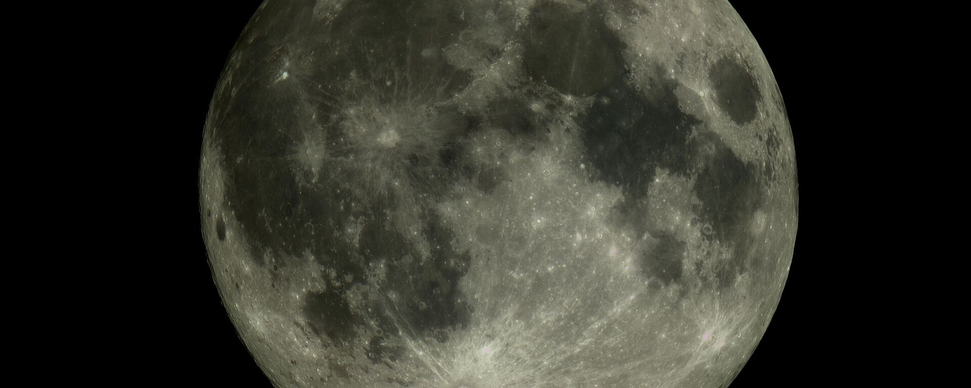 Снимок Луны во время суперлуния - Sputnik Литва, 1920, 26.05.2021