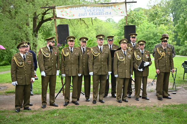 Šį kartą pensininkams grojo karinis orkestras ir folkloro grupė. - Sputnik Lietuva