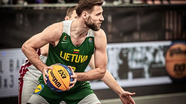 Сборная Литвы против команды Латвии на олимпийском квалификационном турнире по баскетболу 3х3 - Sputnik Литва