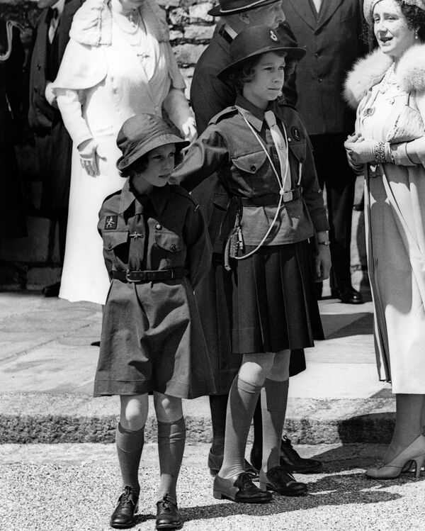 Princesės Margaret ir Elžbieta, būsima karalienė Elžbieta II. 1938 m., Vindzoro pilis. - Sputnik Lietuva