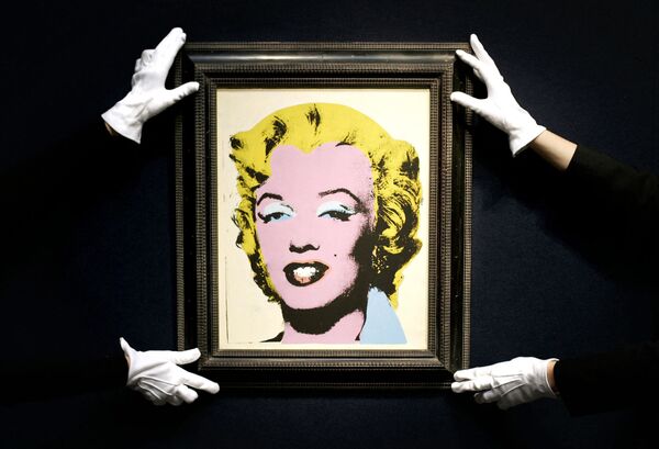 В 1962 году Энди Уорхолл создал картину &quot;Лимонная Мэрилин&quot;. Это один из 13 портретов, созданный художником после смерти актрисы. Стоимость данной картины составляет около 11 миллионов евро. - Sputnik Литва