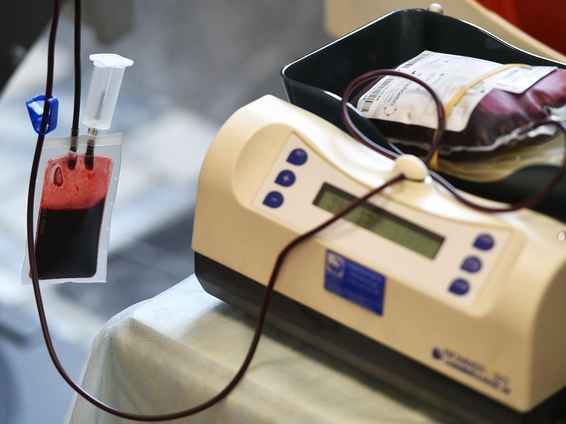Обследование доноров крови. Системы для забора донорской крови. Встряхиватель-качалка для донорской крови. Миксер донорской крови.