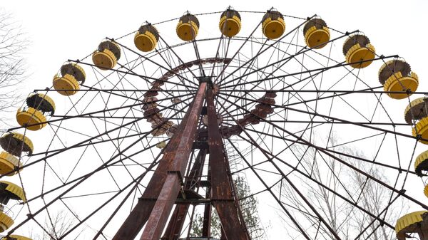 Колесо обозрения в парке аттракционов в Припяти - Sputnik Литва