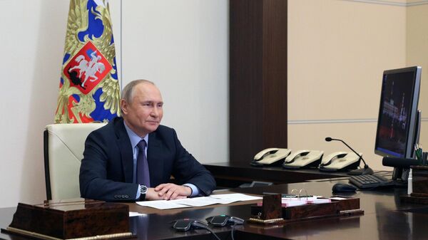Президент РФ Владимир Путин в режиме видеоконференции принимает участие в запуске Амурского газоперерабатывающего завода компании Газпром - Sputnik Литва