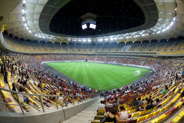 Национальный стадион в Бухаресте был построен в 2011 году. Он также относится к аренам 4-й высшей категории стадионов УЕФА. Ранее стадион принимал матчи &quot;Челси&quot; и &quot;Атлетико&quot; в плей-офф Лиги чемпионов. - Sputnik Литва