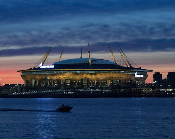 Stadionas &quot;Gazprom-Arena&quot; Sankt Peterburge, be trijų grupių rungtynių, taps vienų čempionato ketvirtfinalio rungtynių arena. Jo talpa viršija 68 tūkstančius žiūrovų, tačiau tikimasi, kad į tribūnas pateks 34 tūkst.  - Sputnik Lietuva