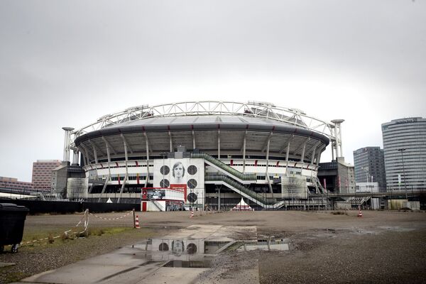 В Амстердаме матчи чемпионата пройдут на стадионе &quot;Йохан Кройфф Арена&quot;. Он вмещает до 55 тысяч зрителей и имеет выдвижную крышу. - Sputnik Литва