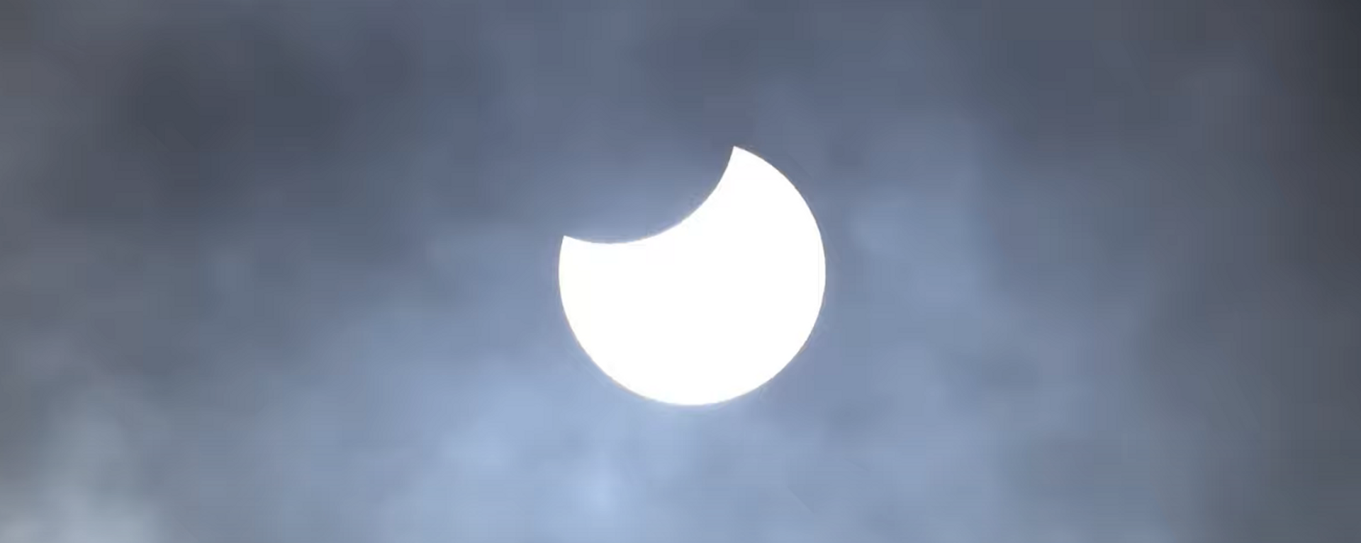 Редкое кольцеобразное затмение Солнца сняли на видео - Sputnik Литва, 1920, 10.06.2021
