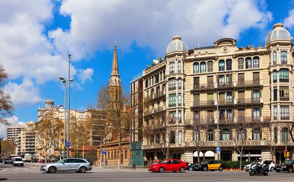 Barselona, Ispanija. Tai pagrindinis Katalonijos miesto Eixample and Gracia rajonų prospektas. - Sputnik Lietuva