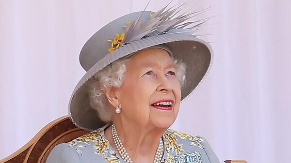 Королева Великобритании Елизавета II во время церемонии в честь официального Дня рождения королевы - Sputnik Литва