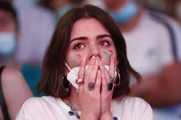 "Euro 2020" — A grupė — Turkija prieš Italiją — Roma, Italija — 2021 metų birželio 11 diena. Italijos gerbėja reaguoja stebėdama rungtynes. "Euro 2020" — A grupė — Turkija prieš Italiją — Roma, Italija — 2021 metų birželio 11 diena. Italijos gerbėja reaguoja stebėdama rungtynes. - Sputnik Lietuva