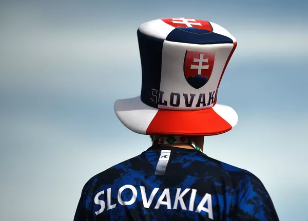 Slovakijos rinktinės sirgalius "Gazprom" arenos stadiono sirgalių zonoje prieš rungtynes Lenkija — Slovakija Sankt Peterburge. Slovakijos rinktinės sirgalius "Gazprom" arenos stadiono sirgalių zonoje prieš rungtynes Lenkija — Slovakija Sankt Peterburge. - Sputnik Lietuva