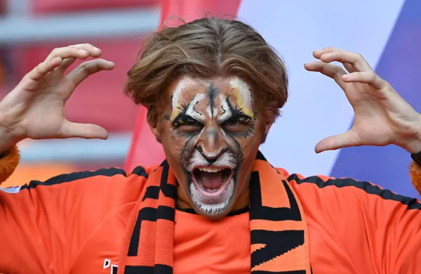 "Euro 2020" — C grupė — Nyderlandai prieš Ukrainą — Johan Cruyff arena, Amsterdamas, Nyderlandai — 2021 metų birželio 13 dieną. Nyderlandų sirgaliai stadione prieš rungtynes. "Euro 2020" — C grupė — Nyderlandai prieš Ukrainą — Johan Cruyff arena, Amsterdamas, Nyderlandai — 2021 metų birželio 13 dieną. Nyderlandų sirgaliai stadione prieš rungtynes. - Sputnik Lietuva