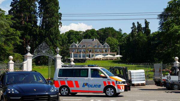Полиция у виллы Ла Гранж в Женеве - Sputnik Литва
