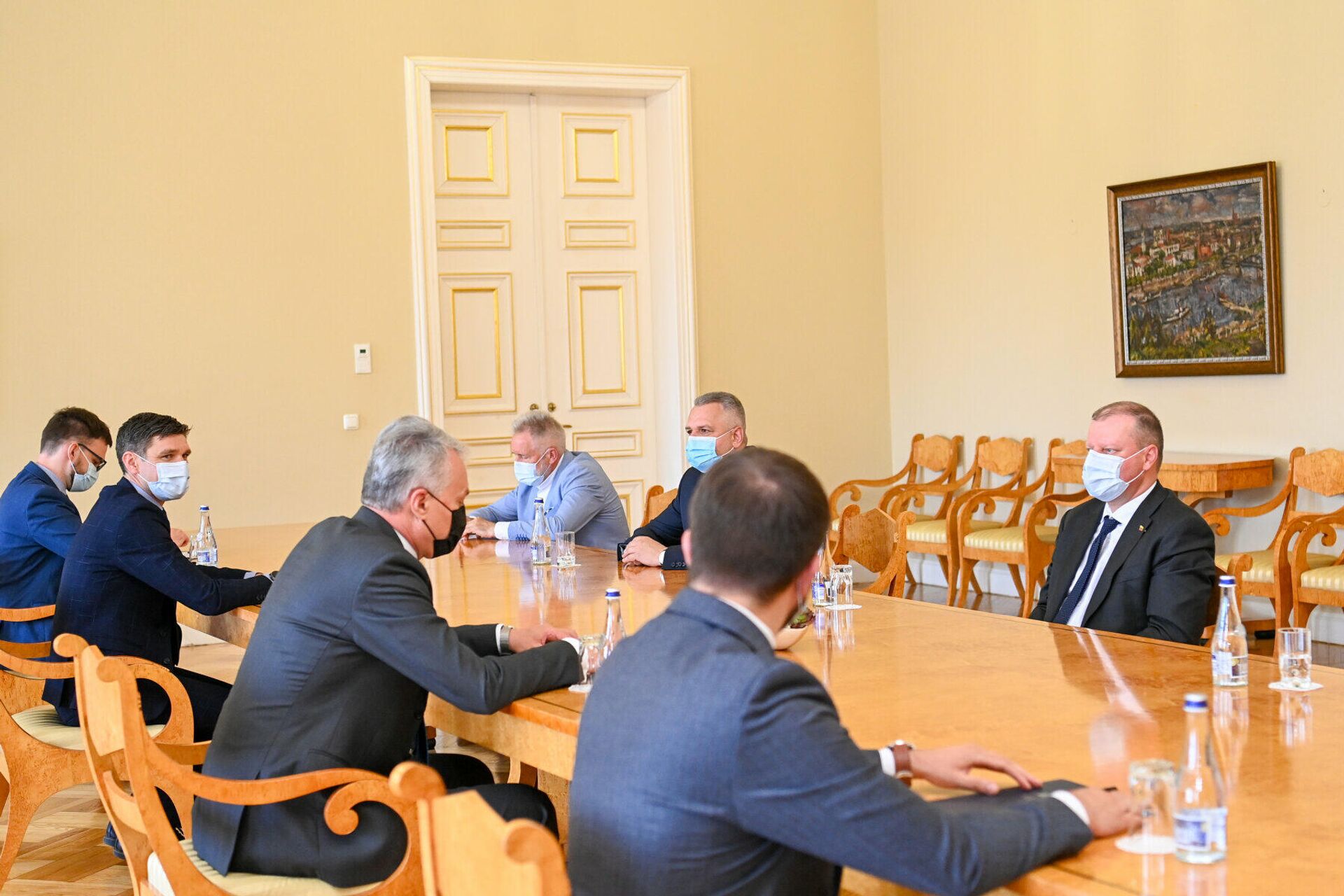 Президент Литвы Гитанас Науседа на встрече с представителями оппозиции, 15 июня 2021 года - Sputnik Литва, 1920, 15.06.2021