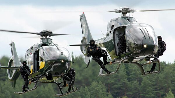 Военная полиция на вертолетах Службы охраны государственной границы (VSAT) Литвы - Sputnik Литва