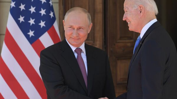 Президент РФ Владимир Путин и президент США Джо Байден - Sputnik Литва