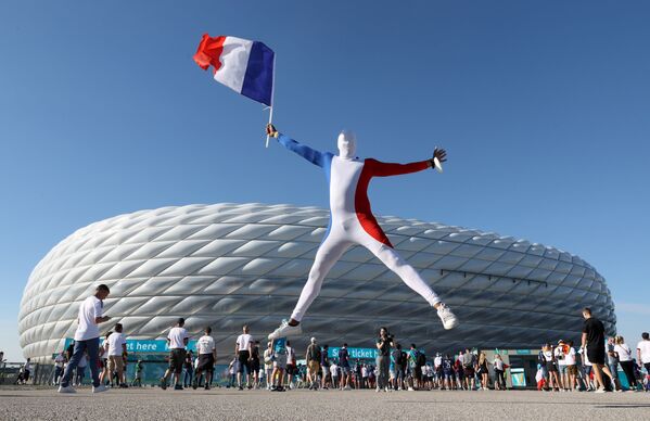 Prancūzijos rinktinės sirgaliai Euro 2020 aikštelėje netoli Miuncheno stadiono. - Sputnik Lietuva