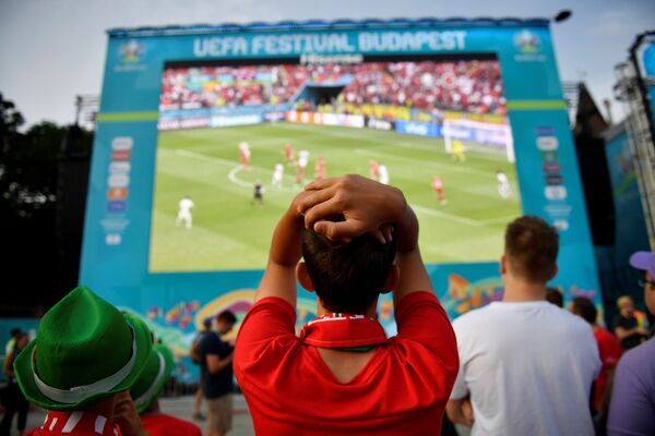 Gerbėjai Budapešte stebi Euro 2020 rungtynes ​​Vengrija - Portugalija. - Sputnik Lietuva