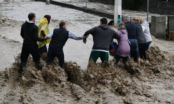 Pasak Krymo hidrometeorologijos centro vadovės Tatjanos Liubeckajos, tęsiamas darbas dėl prioritetinio darganos paveiktų gyventojų gyvybės palaikymo. Pasak Krymo hidrometeorologijos centro vadovės Tatjanos Liubeckajos, tęsiamas darbas dėl prioritetinio darganos paveiktų gyventojų gyvybės palaikymo. - Sputnik Lietuva