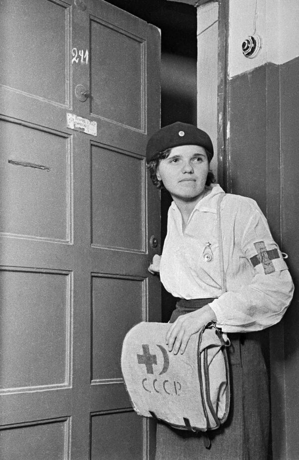 Didysis Tėvynės karas 1941–1945 metais. Medicinos ir sanitarijos tarnybos slaugytoja. Maskva, 1941 metų birželio mėnesis. - Sputnik Lietuva