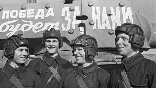 Перед отправкой на фронт - Sputnik Литва