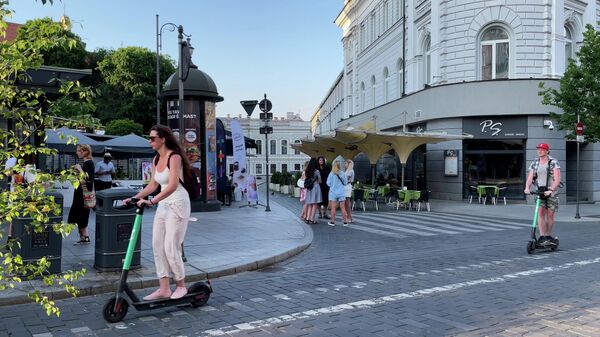 Кафе под открытым небом: как отдыхают жители Вильнюса в жару
 - Sputnik Литва