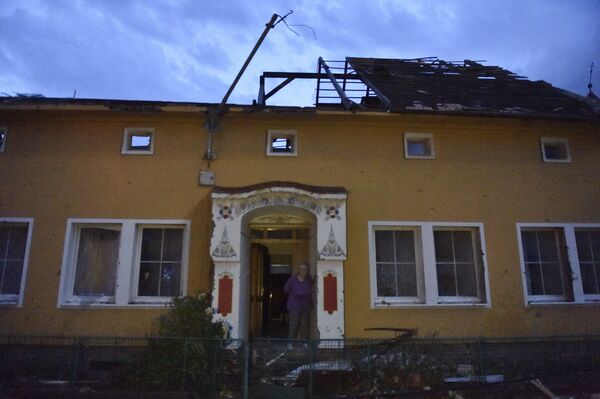 Sužaloti 150 žmonių ir sugadinta šimtai namų. Regione dirba apie 200 policijos pareigūnų. - Sputnik Lietuva