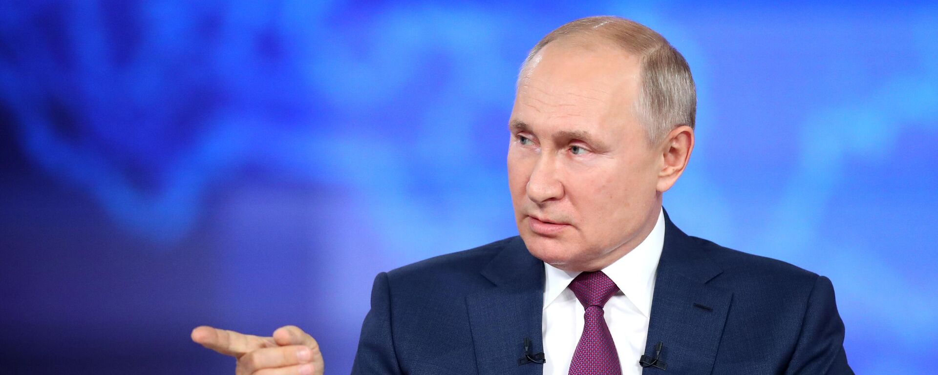 Rusijos prezidentas Vladimiras Putinas atsako į rusų klausimus kasmetinėje specialioje programoje Tiesioginė linija su Vladimiru Putinu - Sputnik Lietuva, 1920, 30.06.2021