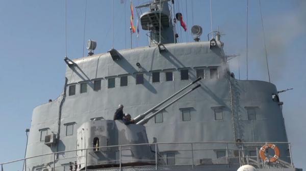 Поразили все цели: стрельбы десантных кораблей в Черном море сняли на видео - Sputnik Lietuva