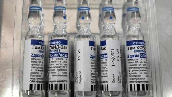 Ампулы с вакциной Гам-Ковид-Вак (Спутник V) во время вакцинации от COVID-19 - Sputnik Литва
